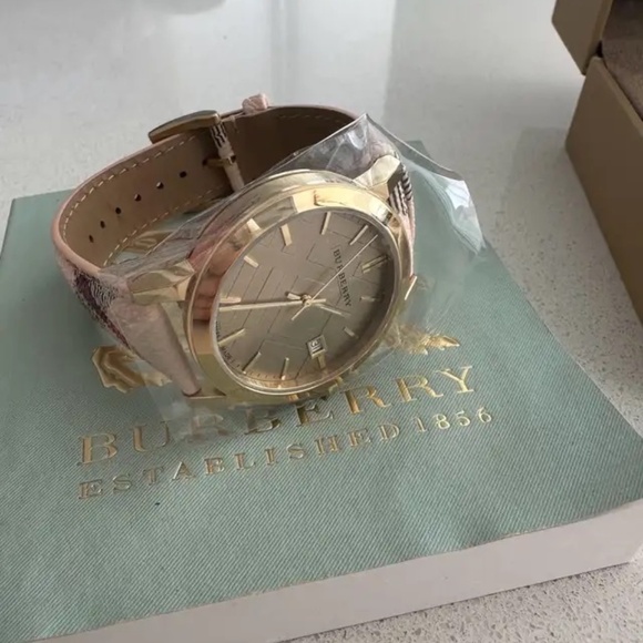Burberry Gold and Cream Watch - Picture 7 of 11
